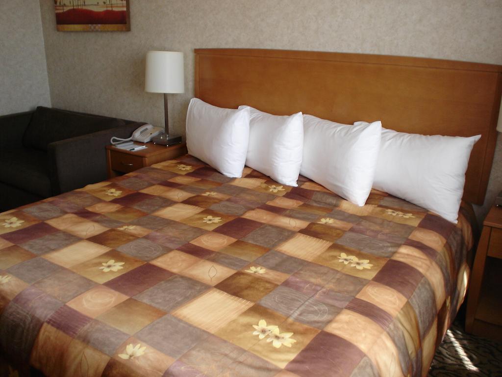 Quality Inn & Suites Виннипег Экстерьер фото
