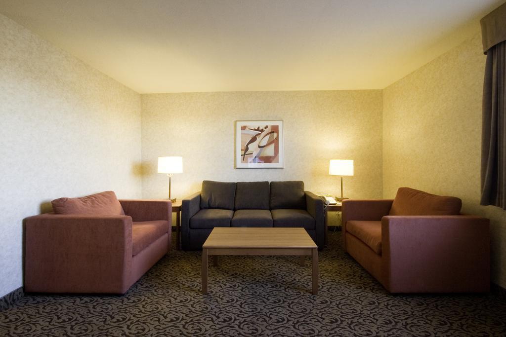 Quality Inn & Suites Виннипег Экстерьер фото