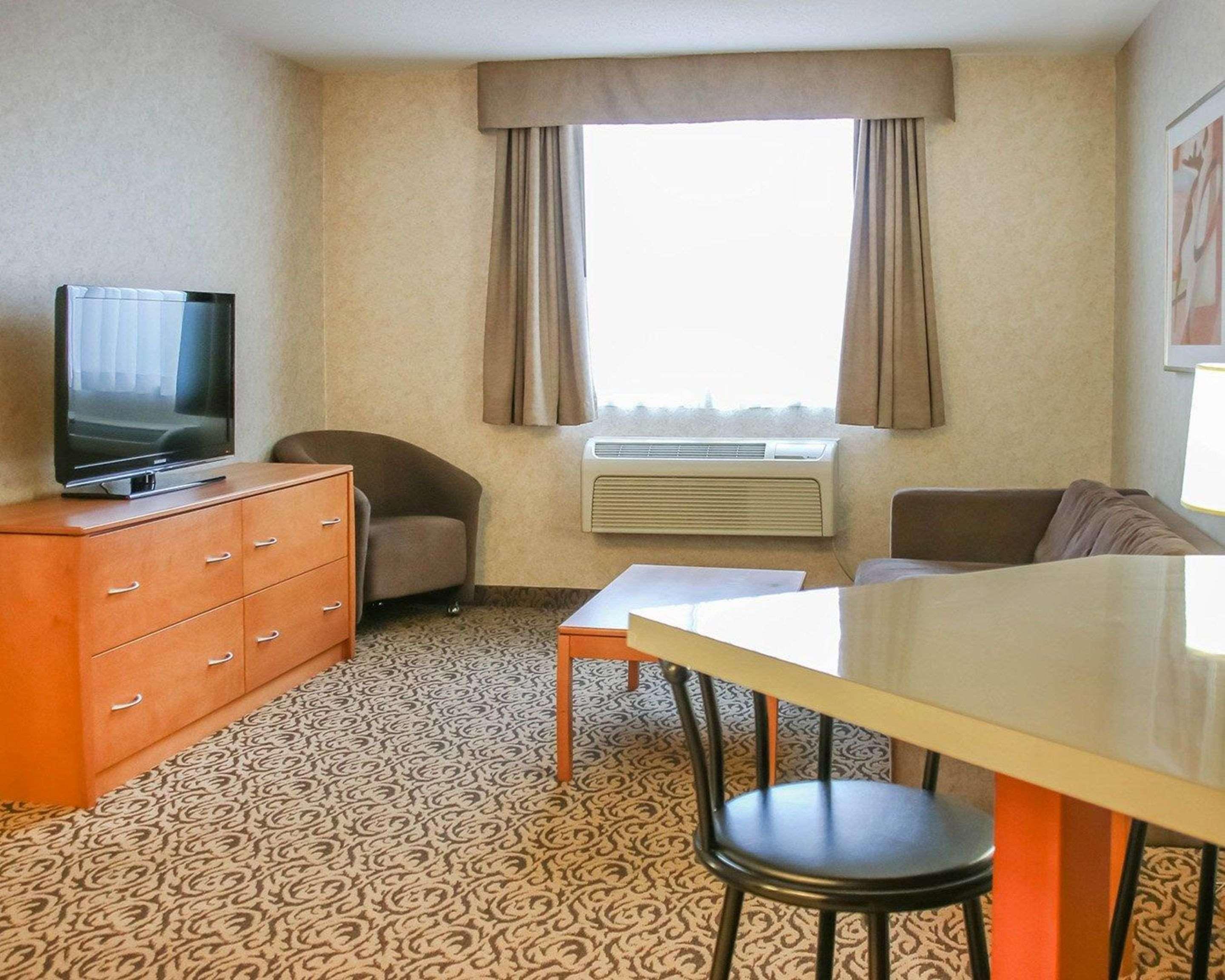 Quality Inn & Suites Виннипег Экстерьер фото
