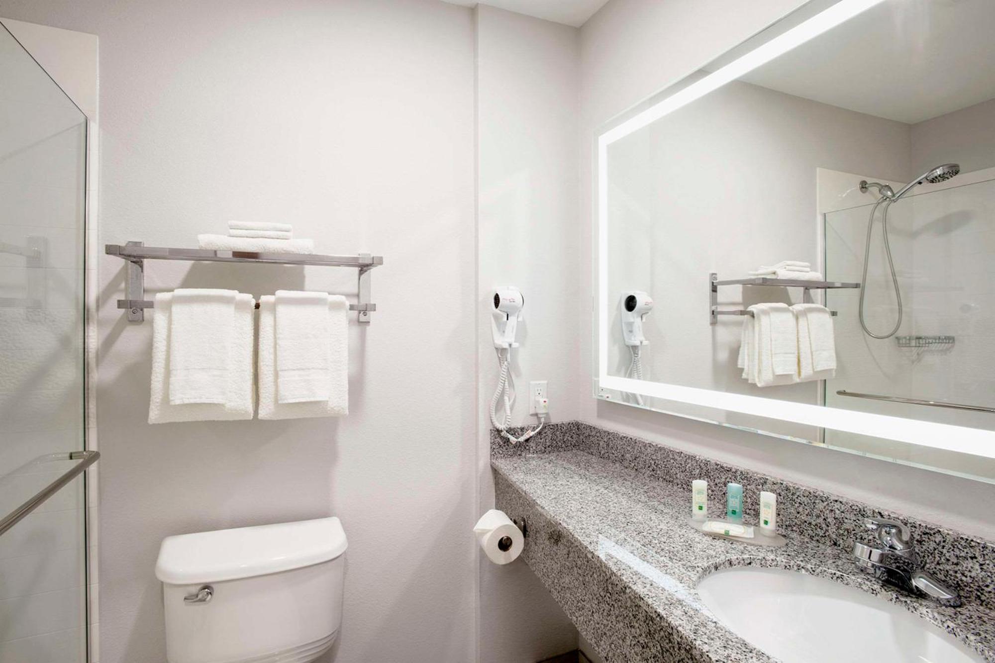 Quality Inn & Suites Виннипег Экстерьер фото